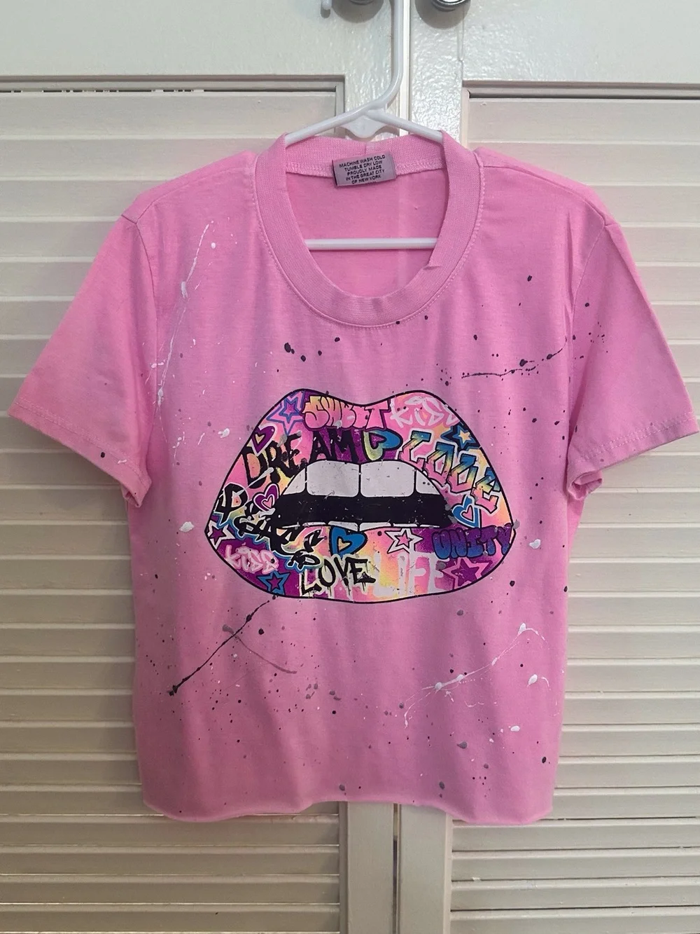 Firehouse Girl's Hot Pink Cropped Graffiti Lips Graphic T-Shirt - Size Small